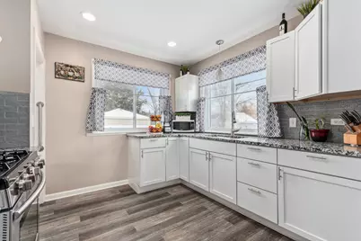 552 Simms Street, Aurora, IL 60505 - Photo 4