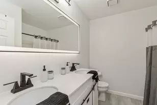 222 Wellington Cir, Gurnee, IL 60031 - Photo 6