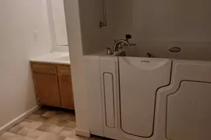 1405 E Edwards St, Springfield, IL 62703 - Photo 8