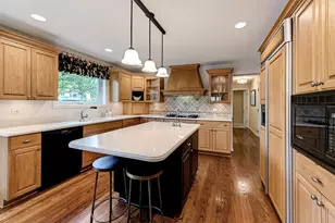 11516 Burr Oak Ln, Burr Ridge, IL 60527 - Photo 10