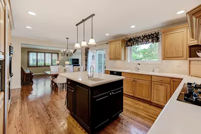 11516 Burr Oak Lane, Burr Ridge, IL 60527 - Photo 12