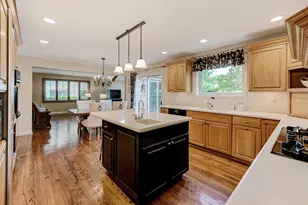 11516 Burr Oak Ln, Burr Ridge, IL 60527 - Photo 12