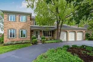 11516 Burr Oak Ln, Burr Ridge, IL 60527 - Photo 2