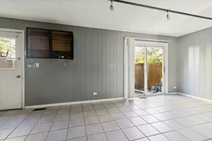 2074 Essex Ct, Streamwood, IL 60107 - Photo 12