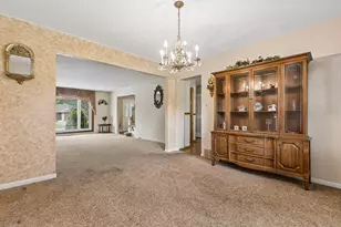 1016 W Brittany Dr, Arlington Heights, IL 60004 - Photo 4