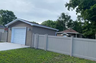 520 W Devlin St, Spring Valley, IL 61362 - Photo 2