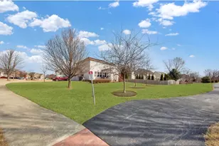 26800 Basswood Cir, Plainfield, IL 60585 - Photo 8