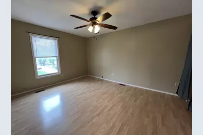 919 N Lee Street, Bloomington, IL 61701 - Photo 18