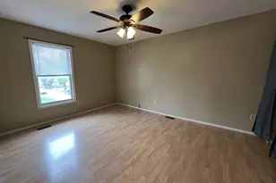 919 N Lee St, Bloomington, IL 61701 - Photo 18