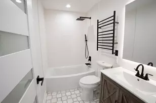 916 Surrey Dr, Schaumburg, IL 60193 - Photo 14