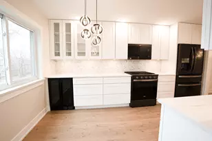 916 Surrey Dr, Schaumburg, IL 60193 - Photo 10