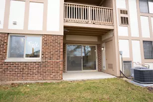 916 Surrey Dr, Schaumburg, IL 60193 - Photo 24