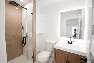 916 Surrey Dr, Schaumburg, IL 60193 - Photo 18