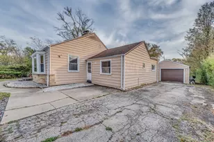 17W517 Manor Ln, Villa Park, IL 60181 - Photo 2