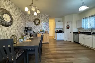 997 Regent Dr, Matteson, IL 60443 - Photo 4