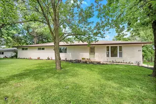 190 Pottawatomie Ln, New Lenox, IL 60451 - Photo 1