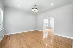 307 E 136th Pl, Chicago, IL 60827 - Photo 4