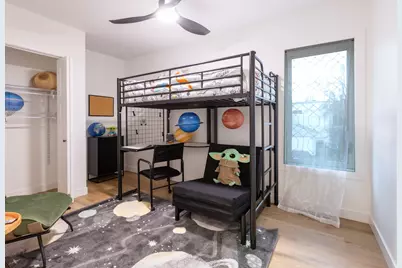 643 N Lawndale Avenue, Chicago, IL 60624 - Photo 16