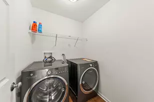 906 N Carly Cir, Yorkville, IL 60560 - Photo 16