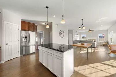 906 N Carly Circle, Yorkville, IL 60560 - Photo 6