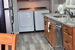 241 Little Peninsula Rd, Elgin, IL 60123 - Photo 6