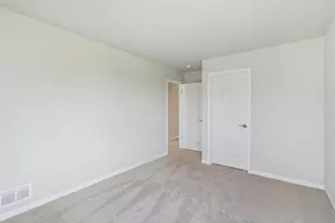 335 N Aspen Dr, Cortland, IL 60112 - Photo 34