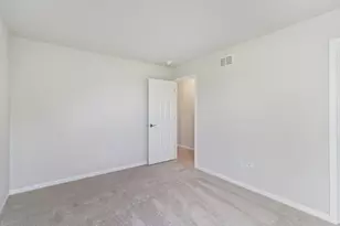 335 N Aspen Dr, Cortland, IL 60112 - Photo 32