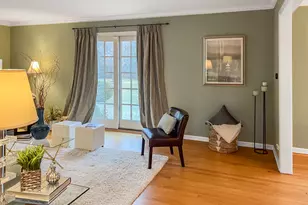 390 S Basswood Rd, Lake Forest, IL 60045 - Photo 10