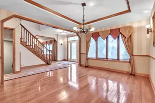 8005 Trafalgar Ct, Orland Park, IL 60462 - Photo 4