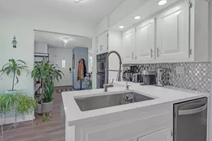 886 W Palatine Rd, Palatine, IL 60067 - Photo 6