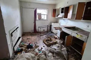 10452 S State St, Chicago, IL 60628 - Photo 4