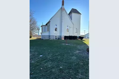 175 E 3rd Avenue, Clifton, IL 60927 - Photo 4