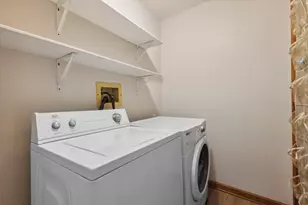 129 S Prairie St, Batavia, IL 60510 - Photo 32