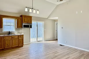 561 Laharpe St, Lasalle, IL 61301 - Photo 8