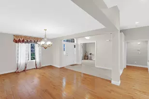 921 Tivoli Dr, Rockford, IL 61107 - Photo 2