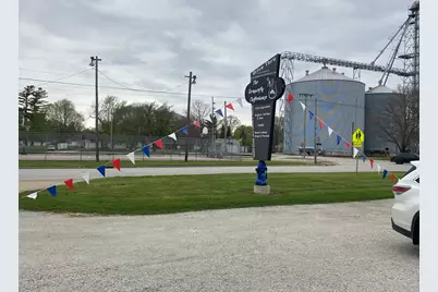 201 E Main Street, Crescent City, IL 60928 - Photo 64