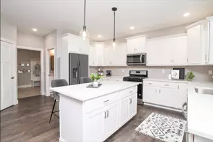 2702 Lone Oak Rd, Bloomington, IL 61705 - Photo 4