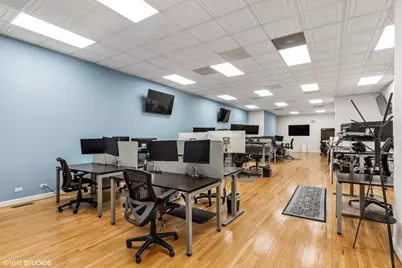 705 N Milwaukee Avenue, Chicago, IL 60642 - Photo 2