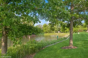 1952 Crenshaw Cir, Vernon Hills, IL 60061 - Photo 2