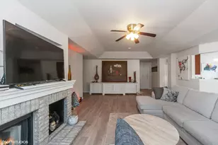 1952 Crenshaw Cir, Vernon Hills, IL 60061 - Photo 8