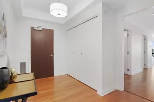 130 N Garland Ct, Chicago, IL 60602 - Photo 2