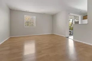 86 Gant Cir, Streamwood, IL 60107 - Photo 2