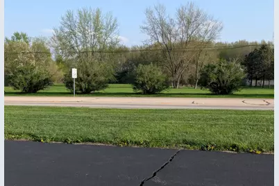 582 W Dresser Road, Dekalb, IL 60115 - Photo 1