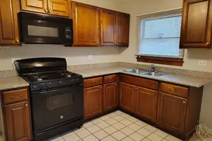 254 Blackhawk Dr, Park Forest, IL 60466 - Photo 4