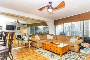 300 N State St, Chicago, IL 60654 - Photo 4