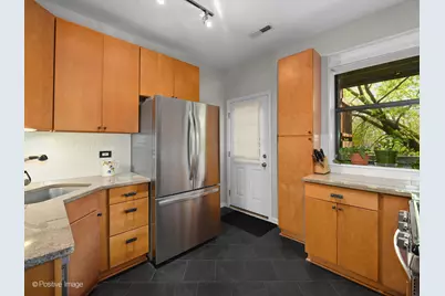 1309 W Foster Avenue #2W, Chicago, IL 60640 - Photo 8