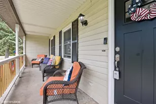 871 Hickman Ln, Woodstock, IL 60098 - Photo 2