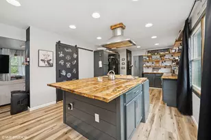 871 Hickman Ln, Woodstock, IL 60098 - Photo 4