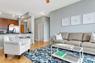 451 W Huron St, Chicago, IL 60654 - Photo 2