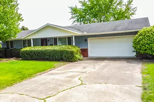 601 E Porter Ave, Watseka, IL 60970 - Photo 2